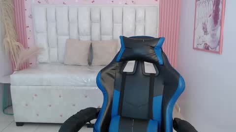 Shalon  online show from November 21, 2:52 pm