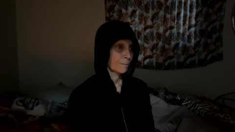 Snapshot of shamanwoman chatting on December 5, 2:33 pm Shaman Woman online show from December 5, 2:33 pm