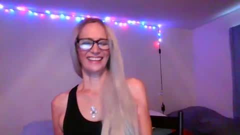 Snapshot of shamanwoman chatting on September 18, 5:33 pm Shaman Woman online show from September 18, 5:33 pm