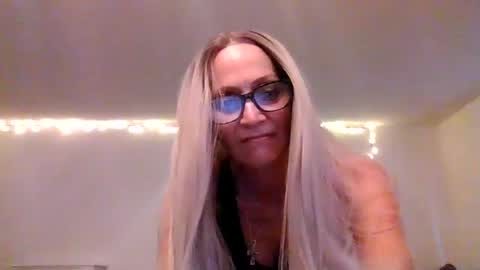 Snapshot of shamanwoman chatting on October 6, 4:23 pm Shaman Woman online show from October 6, 4:23 pm