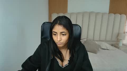 shanelle online show from April 25, 1:41 pm