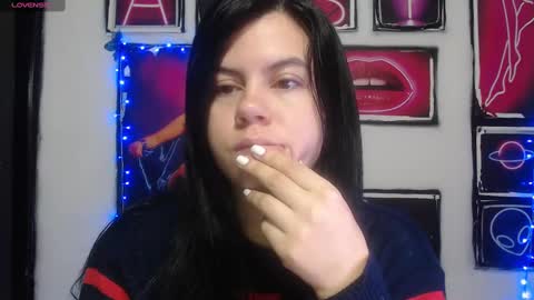 Snapshot of shanellmoore chatting on March 5, 10:44 am Shanell Moore online show from March 5, 10:44 am
