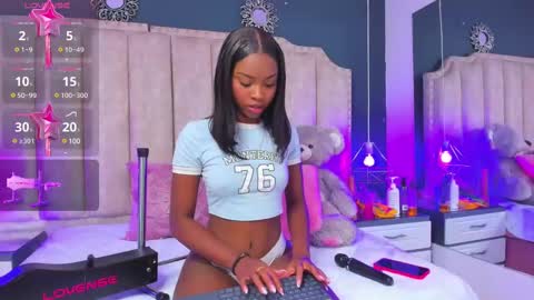 Shanel online show from February 10, 1:22 pm