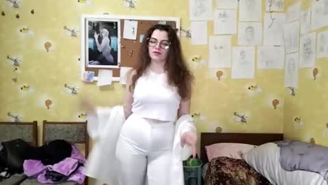 Sarah online show from March 11, 4:09 pm