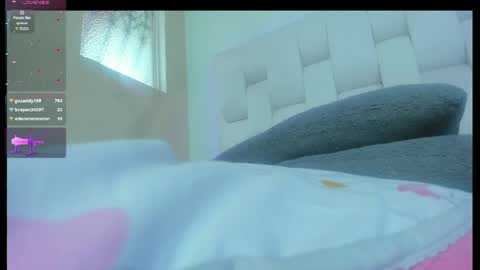 Shana online show from April 18, 7:07 pm