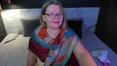Snapshot of shannonshine chatting on December 13, 3:54 pm Shannon online show from December 13, 3:54 pm
