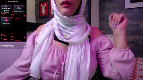 Snapshot of shantalakrisha chatting on February 11, 11:42 am Shantala online show from February 11, 11:42 am