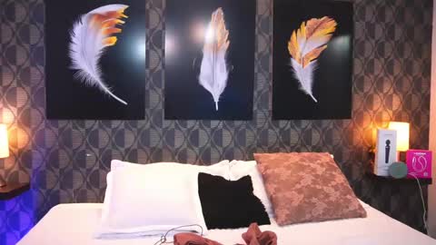 Sharom  online show from April 25, 7:22 pm