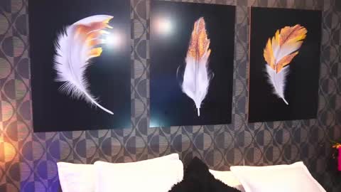 Sharom  online show from April 23, 7:16 pm