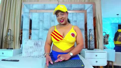 Sharon Noa online show from June 11, 2:36 pm