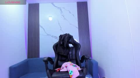 Snapshot of shaunadream chatting on October 10, 3:11 am Lady Shauna online show from October 10, 3:11 am