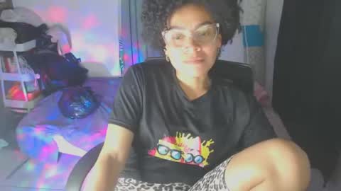 Snapshot of shayna_cute chatting on February 15, 5:41 am Shayna online show from February 15, 5:41 am