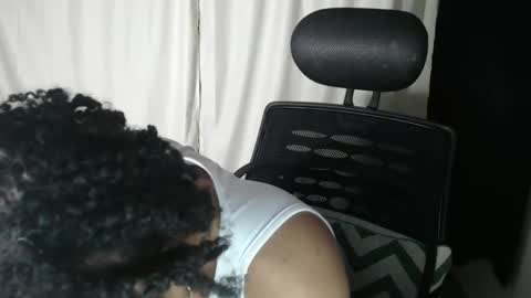 Snapshot of shayna_cute chatting on December 15, 4:51 am Shayna online show from December 15, 4:51 am