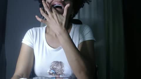 Snapshot of shayna_cute chatting on January 4, 11:33 am Shayna online show from January 4, 11:33 am