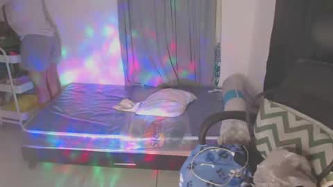 Snapshot of shayna_cute chatting on February 22, 11:54 pm Shayna online show from February 22, 11:54 pm