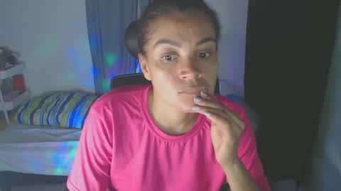 Snapshot of shayna_cute chatting on March 12, 1:47 am Shayna online show from March 12, 1:47 am