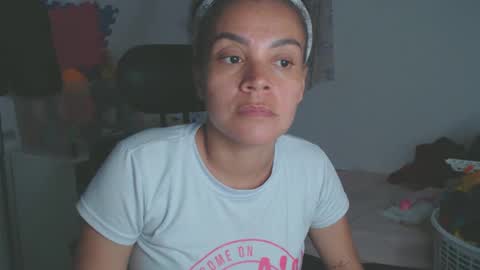 Snapshot of shayna_cute chatting on September 15, 2:42 am Shayna online show from September 15, 2:42 am