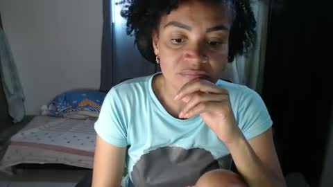 Snapshot of shayna_cute chatting on December 16, 4:38 pm Shayna online show from December 16, 4:38 pm