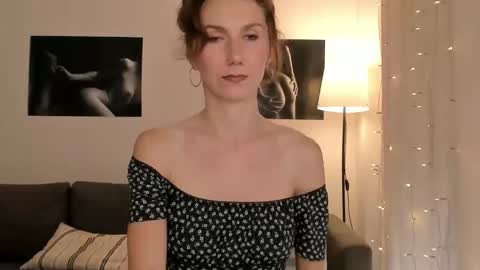 shesleepsnaked online show from April 2, 5:21 pm