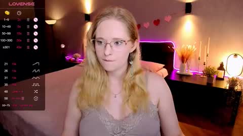 Hello guys my name is Aemilia online show from November 20, 8:26 am