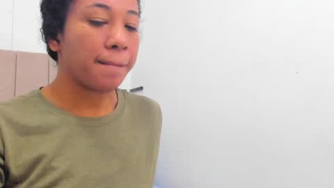 Snapshot of shira_sexylove chatting on December 29, 11:08 pm shira_sexylove online show from December 29, 11:08 pm