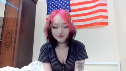 Luna online show from February 25, 8:40 pm