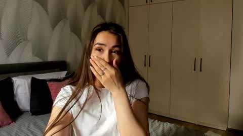 Mika online show from April 20, 2:14 am