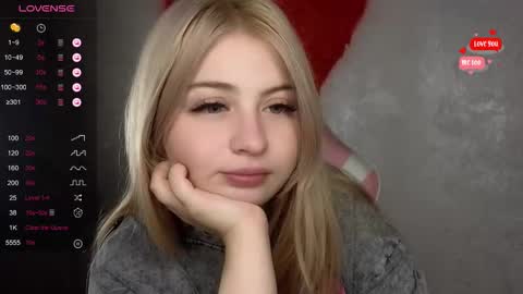 Snapshot of shy_blondiee chatting on September 23, 12:20 am Molly online show from September 23, 12:20 am