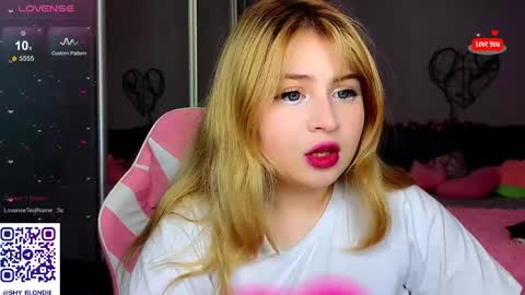 Snapshot of shy_blondiee chatting on February 4, 11:59 pm Molly online show from February 4, 11:59 pm