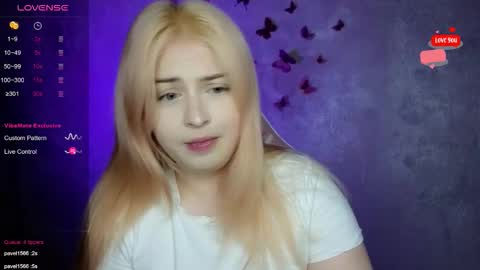 Snapshot of shy_blondiee chatting on September 13, 7:55 pm Molly online show from September 13, 7:55 pm