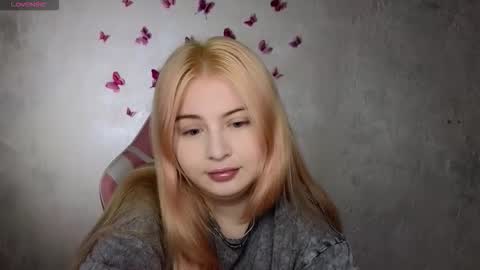 Snapshot of shy_blondiee chatting on September 15, 7:43 pm Molly online show from September 15, 7:43 pm