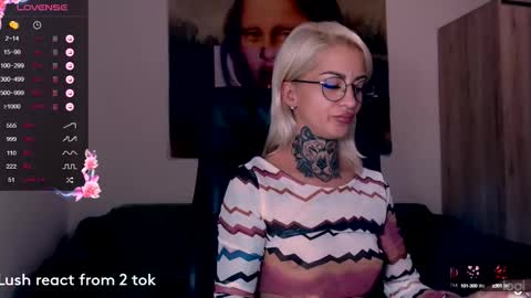 Snapshot of shy_mel chatting on September 16, 9:23 pm Mellllll---- online show from September 16, 9:23 pm