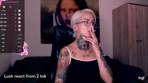 Snapshot of shy_mel chatting on September 15, 7:54 pm Mellllll---- online show from September 15, 7:54 pm