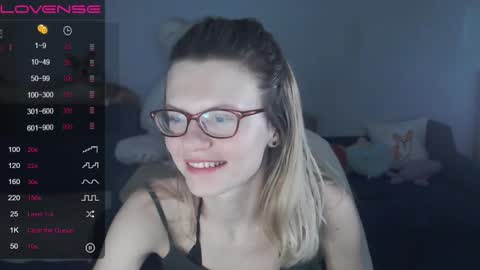 Snapshot of shy_moony chatting on March 4, 11:43 pm just Alex online show from March 4, 11:43 pm