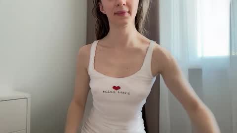 shy_schoolgirl_ online show from February 4, 1:36 pm