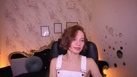 shyysiren online show from April 11, 7:45 am