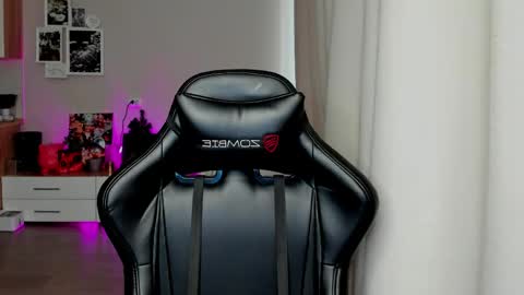 SIA online show from April 21, 2:51 am