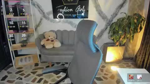 siafoxx_ online show from March 17, 5:22 am