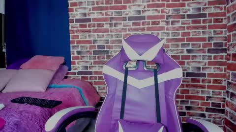 sienna_lux01 online show from April 25, 3:31 am