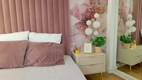 Sienna online show from April 23, 11:50 am