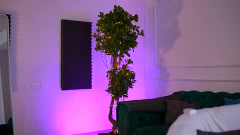 Sienna online show from March 8, 12:09 pm