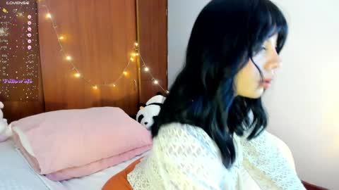 Snapshot of silvanna_moore chatting on December 4, 3:10 pm Silvanna online show from December 4, 3:10 pm