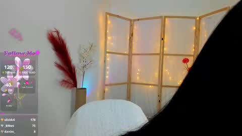 Snapshot of silvanna_moore chatting on September 15, 10:17 pm Silvanna online show from September 15, 10:17 pm