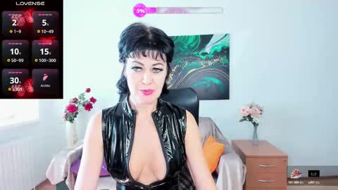 Silvia Wallec online show from October 15, 9:56 am