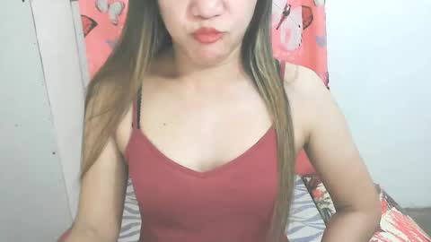 Snapshot of simpleladie15 chatting on December 23, 12:14 am marisweet online show from December 23, 12:14 am
