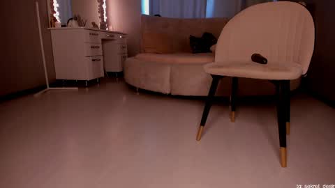 Naomi online show from April 22, 1:19 pm