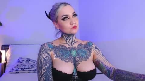 Ms. Sindel online show from October 10, 1:38 pm