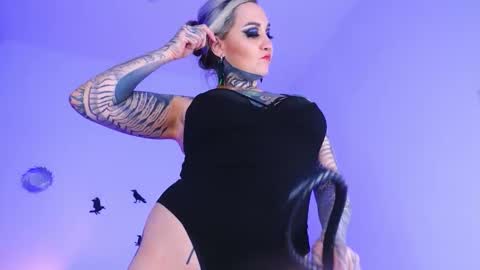 Ms. Sindel online show from October 24, 1:40 pm