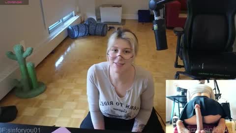 wwoooooooooooof online show from April 18, 10:20 pm