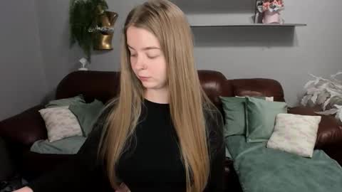 SirenaBloom online show from April 26, 5:05 am